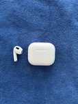 Airpods 3 кейс и левое ухо, правое было потеряно