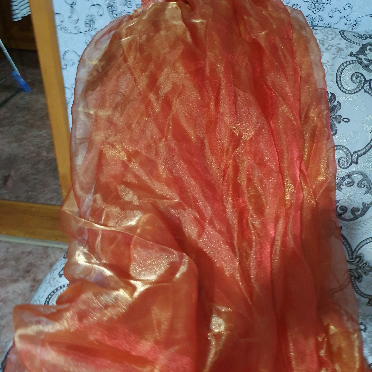 Продам тюль-органза,ярко оранжевого цвета.