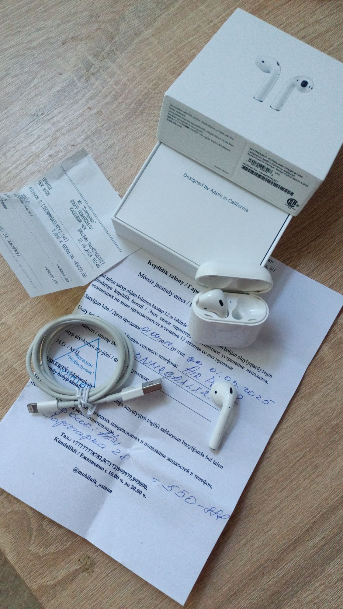 Airpods 2 продам с одним левой ушко