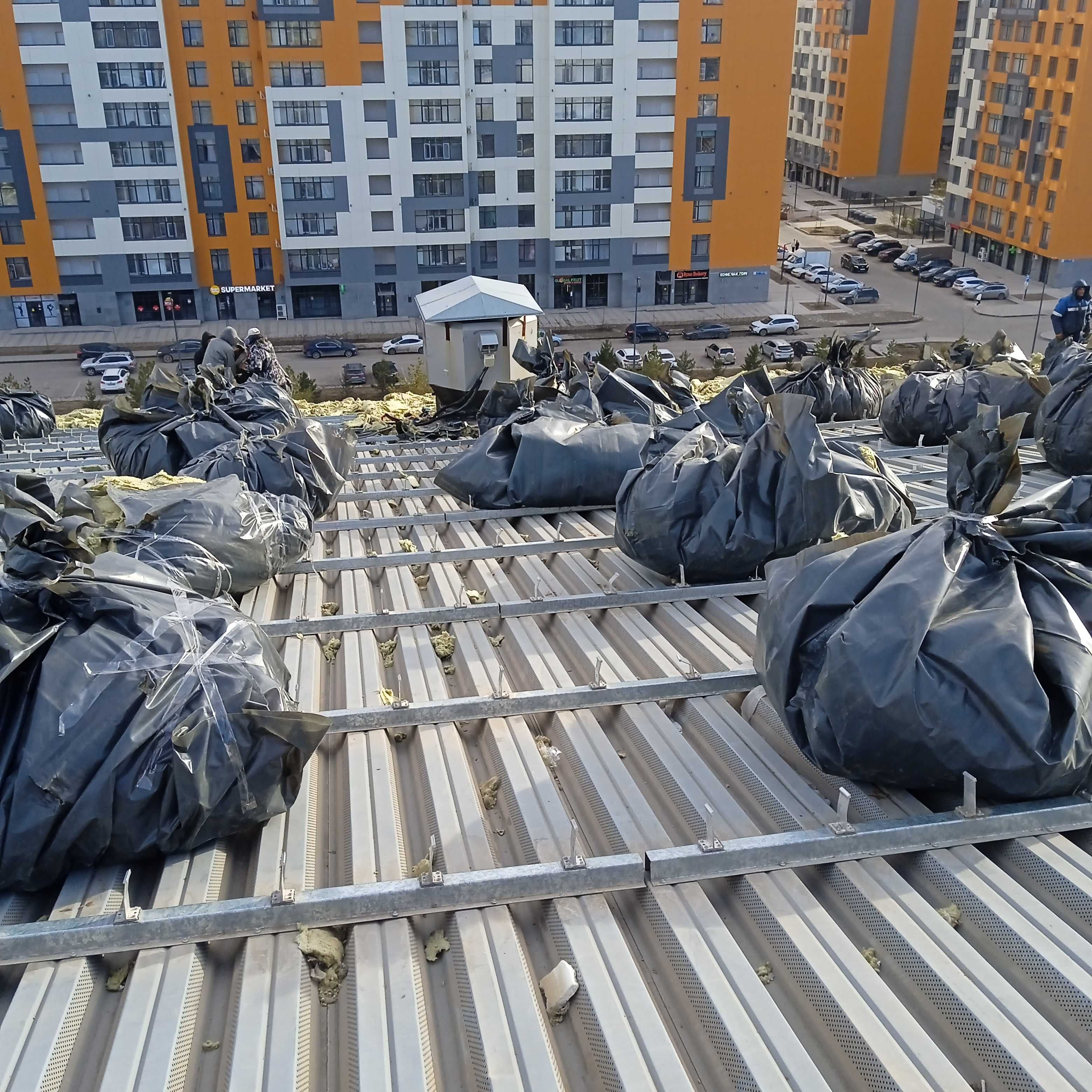 Монтаж и демонтаж сендвич панелей, фальцевых кровель, ПВХ-мембраны.