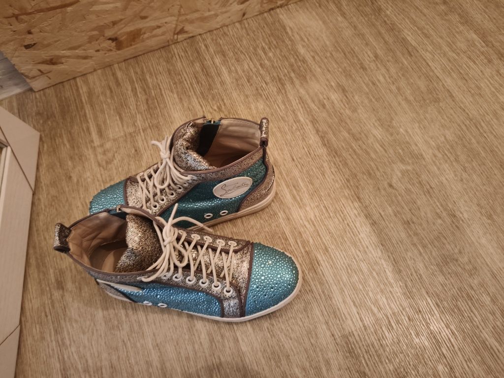 Продам весенние ботиночки