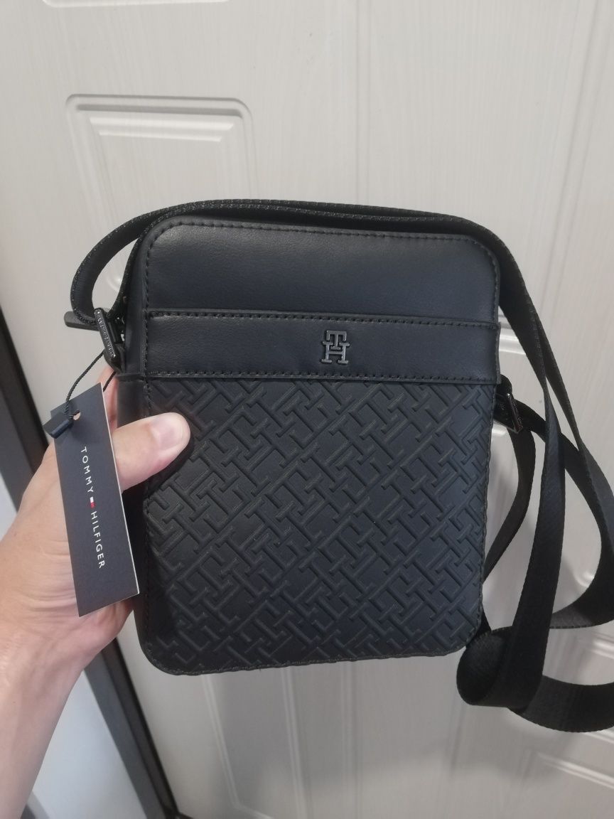 Продам барсетку TOMMY HILFIGER новая