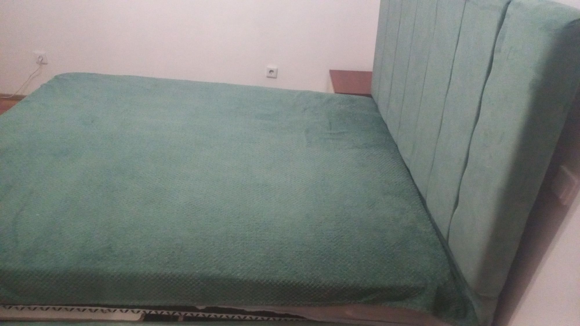 Продам двухспальную кровать