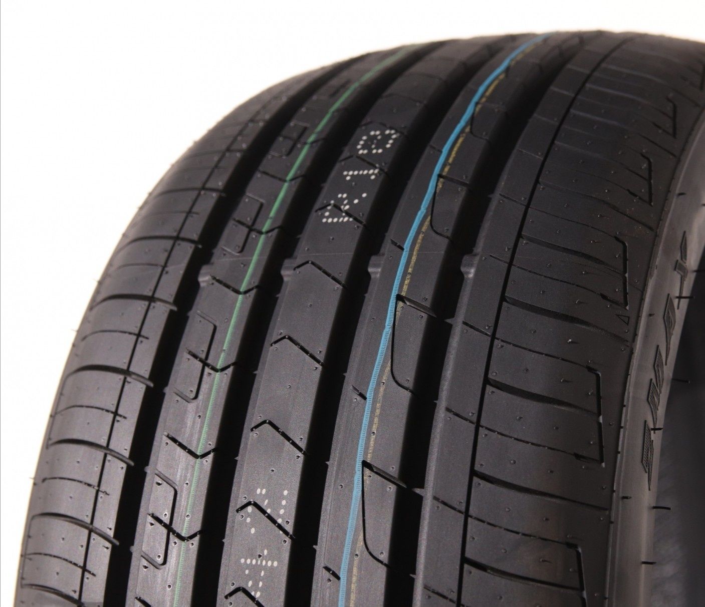 ZMAX 235/45ZR17 ZEALiON 97W XL