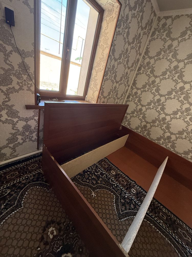 Спальная кровать
