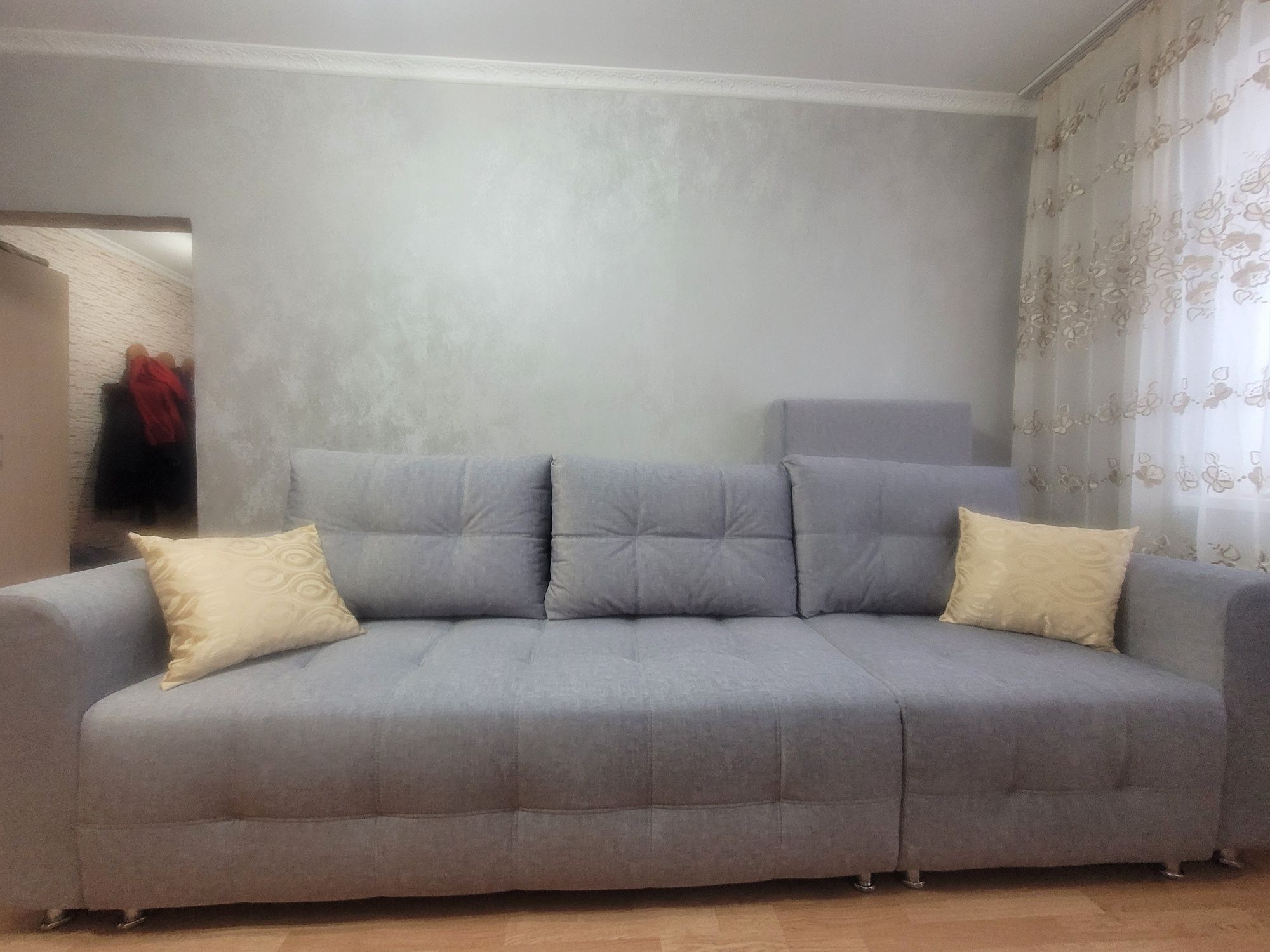 Продам диван  3 метра почти новый
