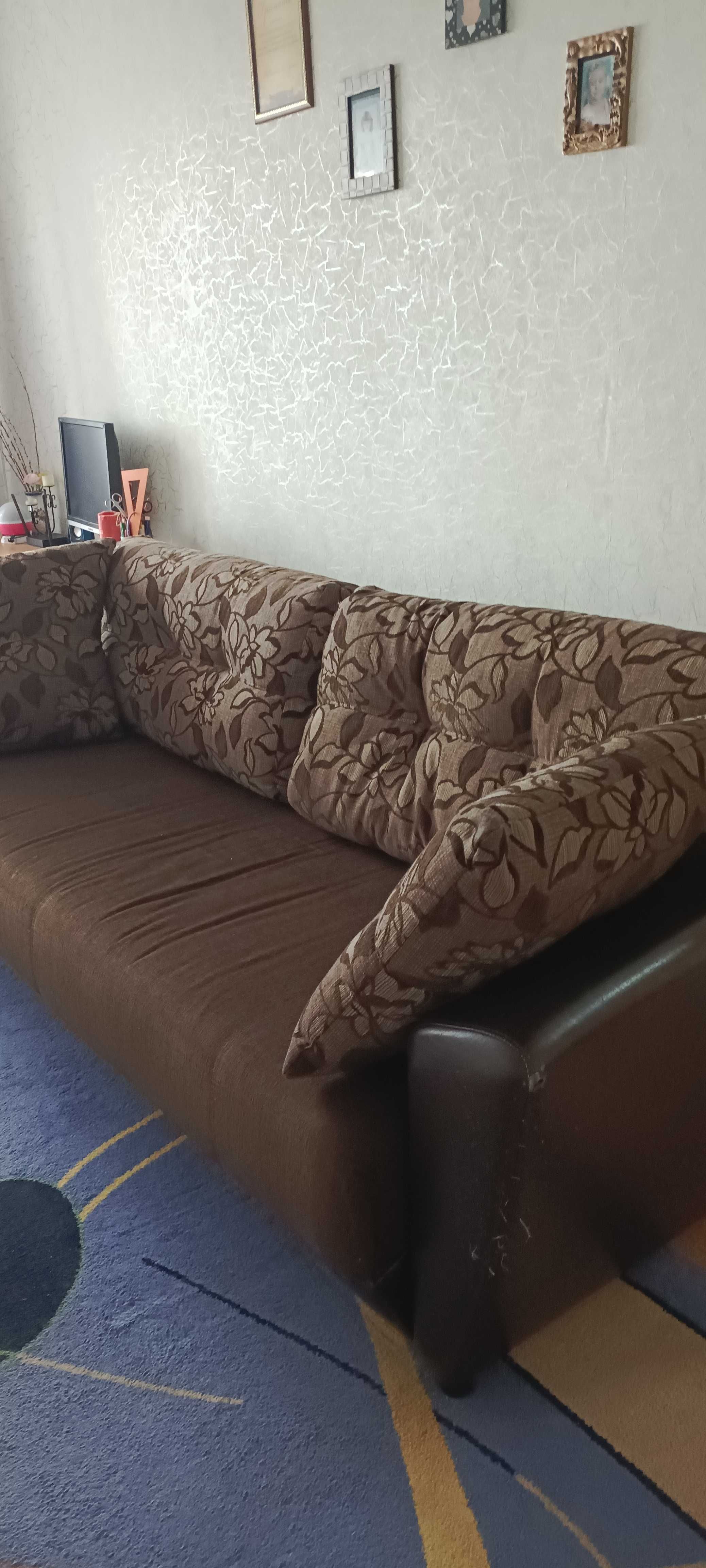 Продам диван , брали полтора года назад , продаем из-за ненадобности
