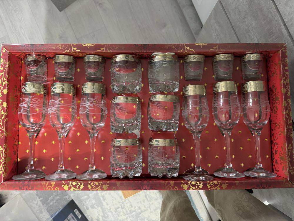 Продам набор стаканов, 18 шт, 3 вида по 6