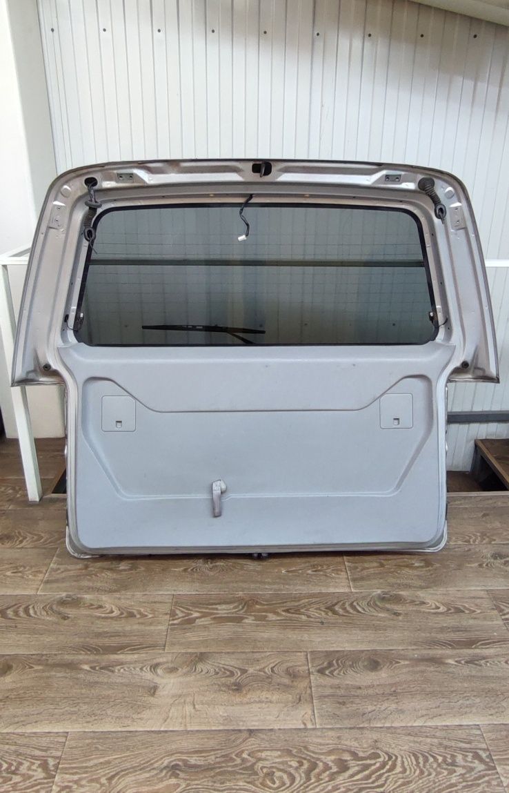 Крышка багажника Mitsubishi Delica булка