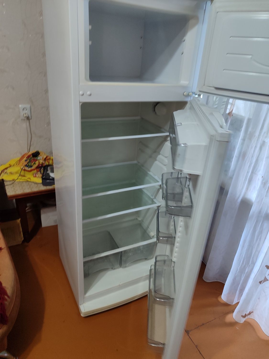 Продам холодильник Атлант