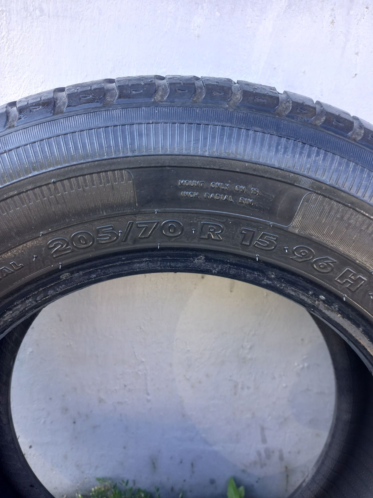 Продам резину 205/70/15