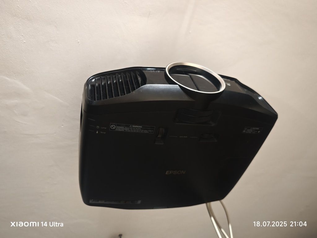 Проектор Epson EH-TW9200 + проеционный экран 4 метра.
