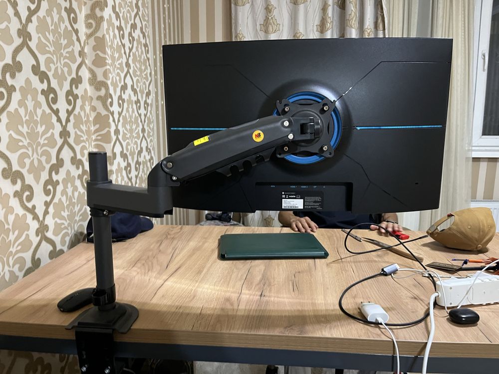 Продаю монитор Thunderobot