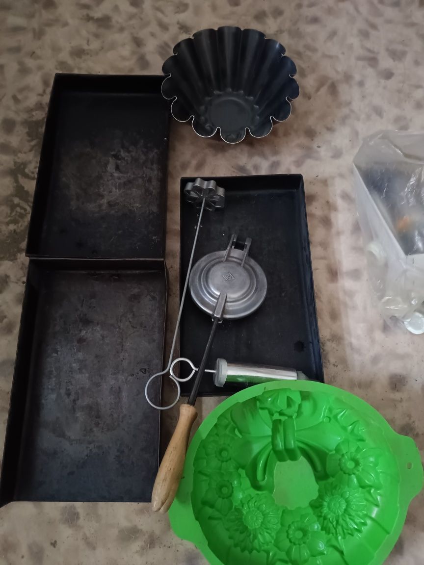 Продам листы духовки разные