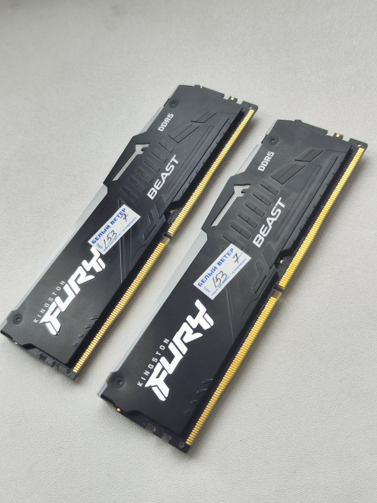 Оперативная память 4 шт по 8гб (DDR5 6000МГц)