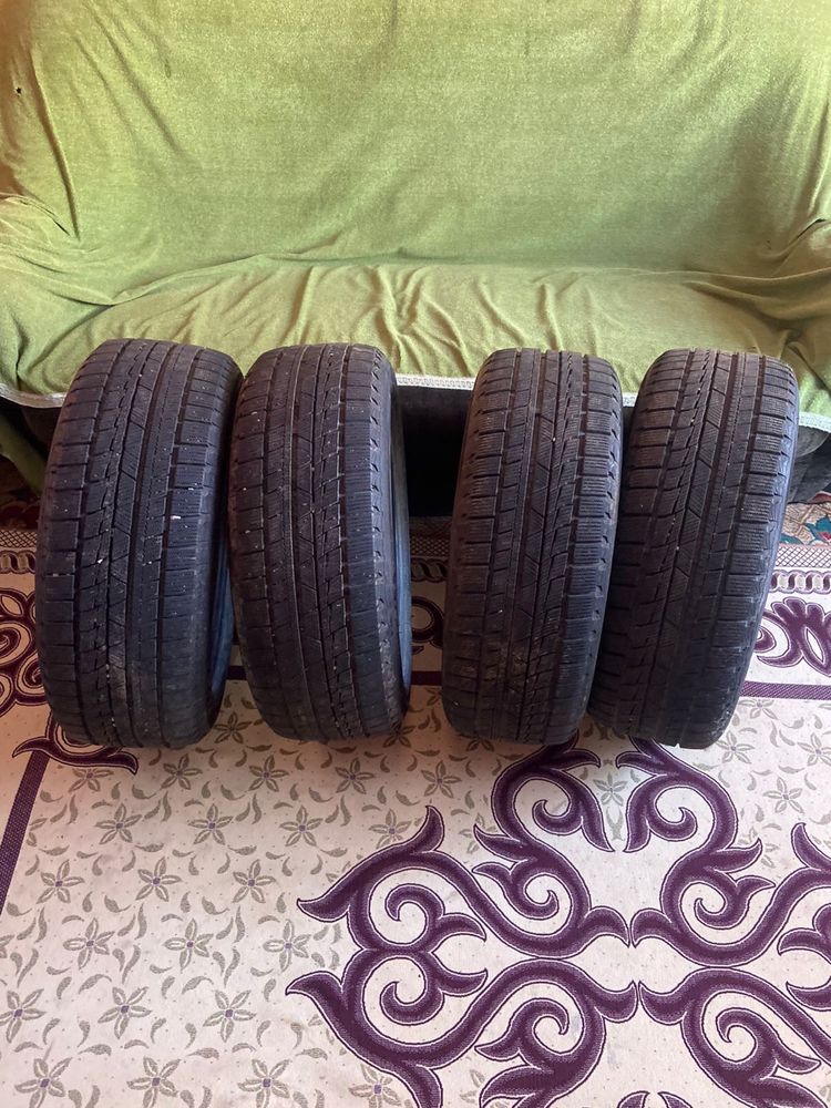 Зимнный шина R17 215/55 хорошом состояние есть торг в таразе срочно