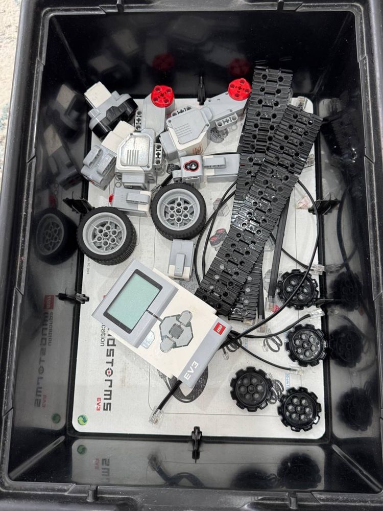 Продам базовый и ресурсный наборы Lego Education MINDSTORM серия EV3