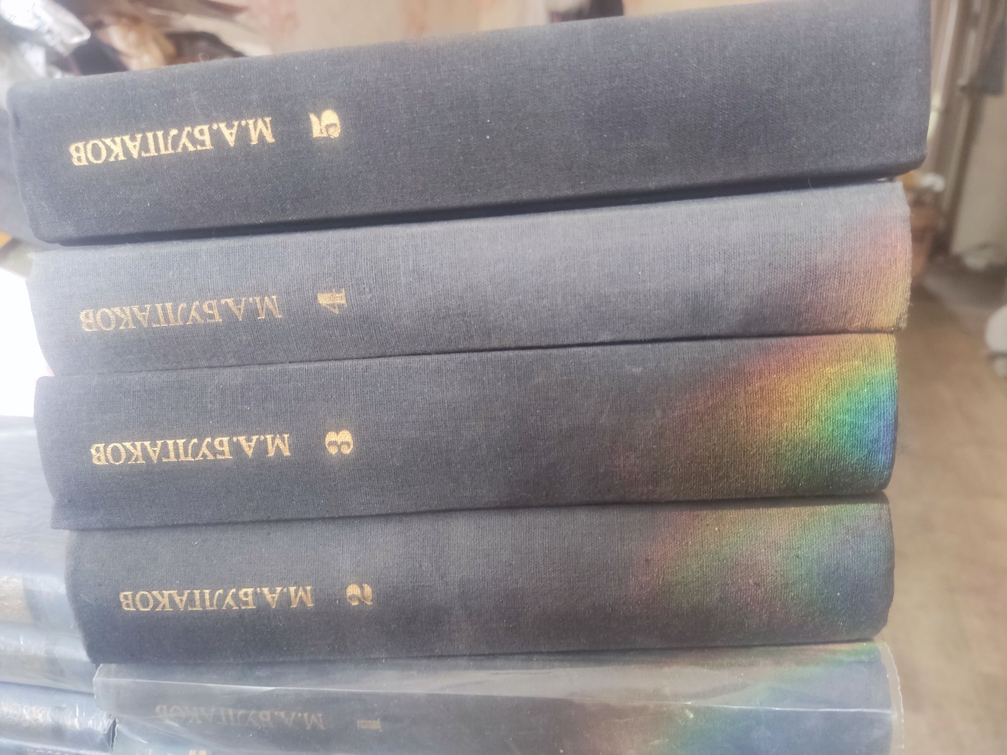 Книги = Много + Разных