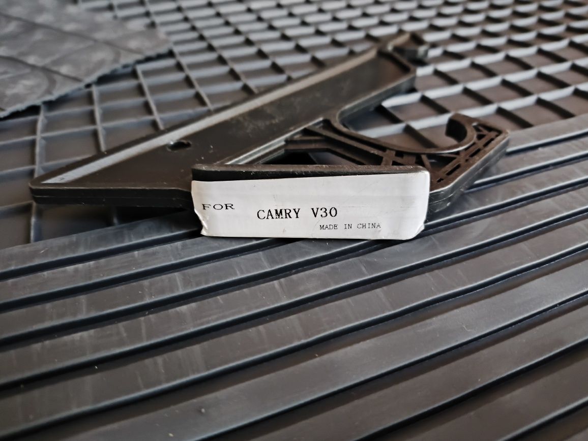 Полики Toyota Camry V30-35. Новые.