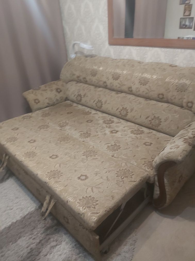 Продам диван, в хорошем состоянии, б/у.