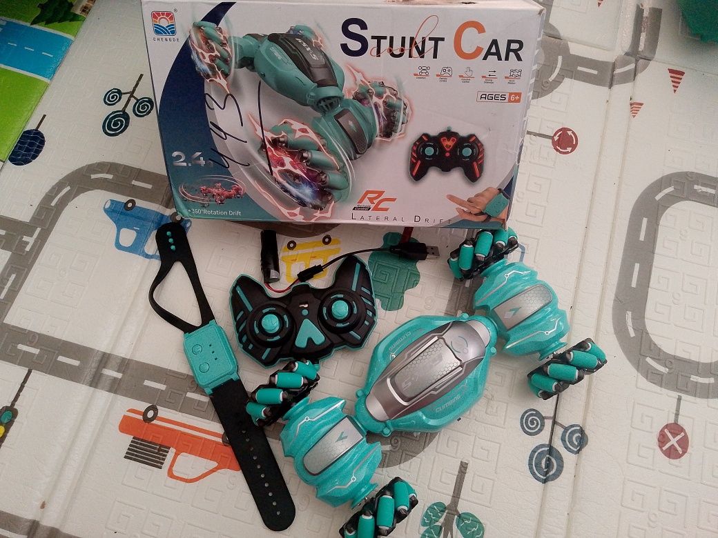 Срочно продам STUNT Car машинка-перевертыш радиоуправлении