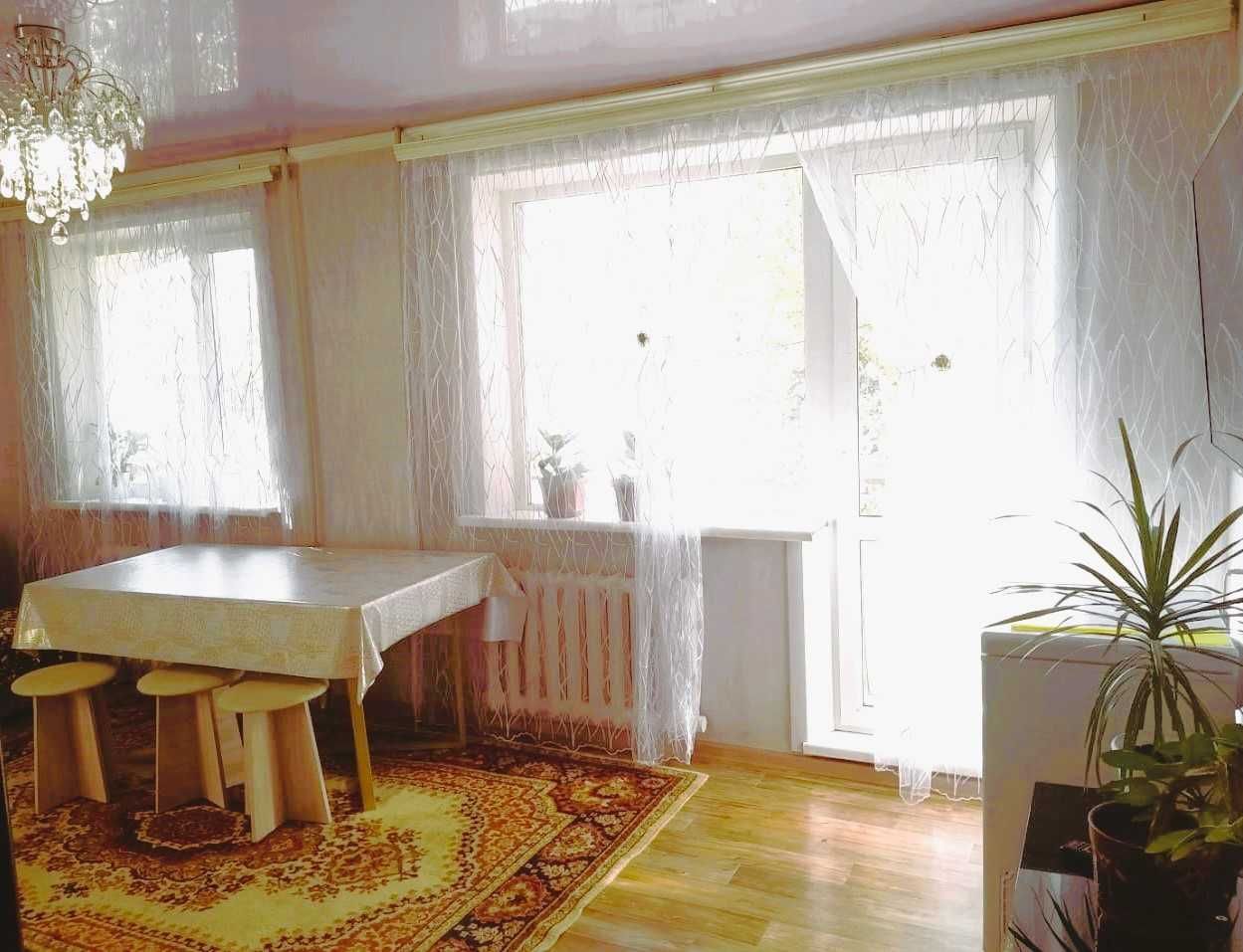 Продам 4-комнатную квартиру 1-квартал Майкудук 2-этаж.