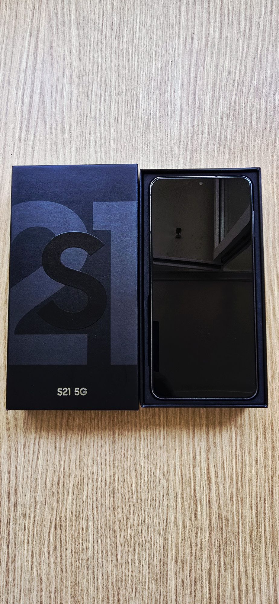 Samsung Galaxy S21 128 GB — хорошее состояние + 4 чехла в подарок