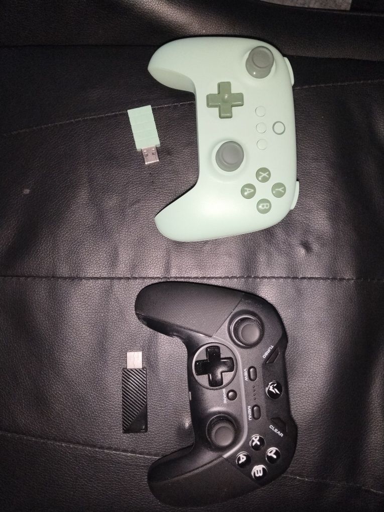 Продам два геймпада Ardor Entrain  и 8BitDo ultimate s 
ARDOR GAMING