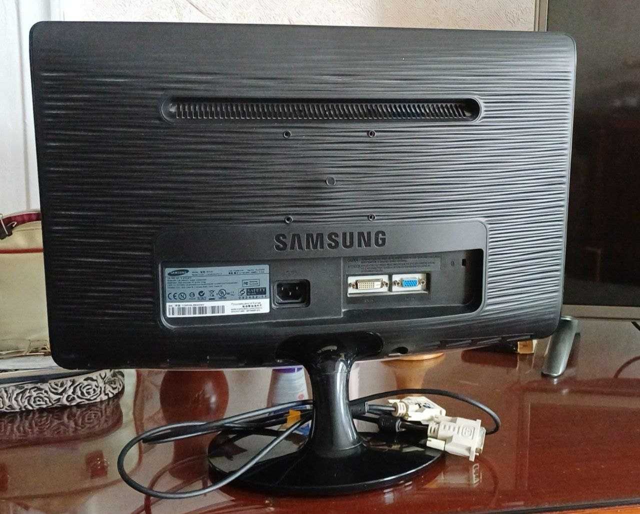 Монитор Samsung диагональ 20"