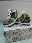 Продам детские кросовки Clarks