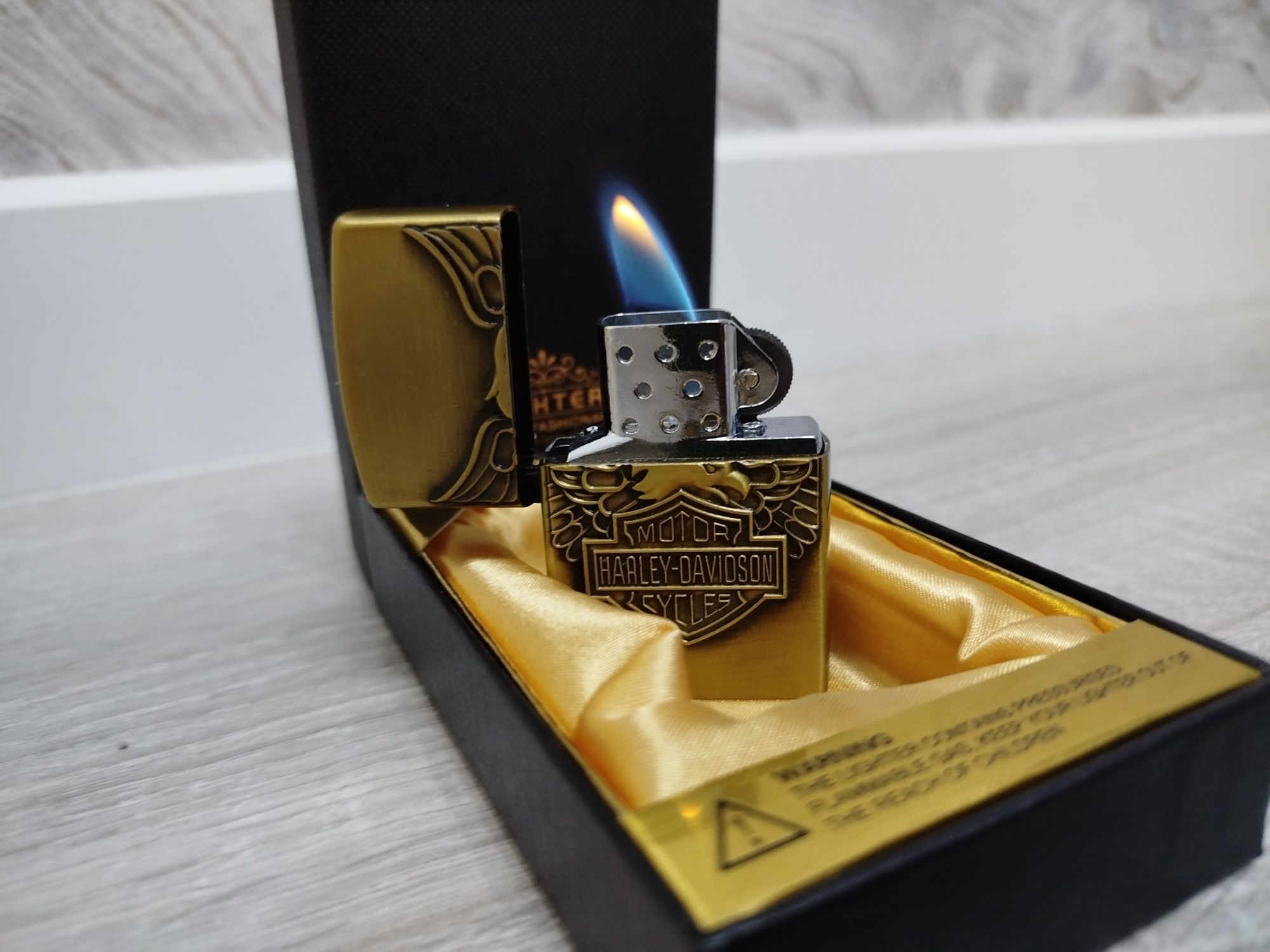 Зажигалка газовая