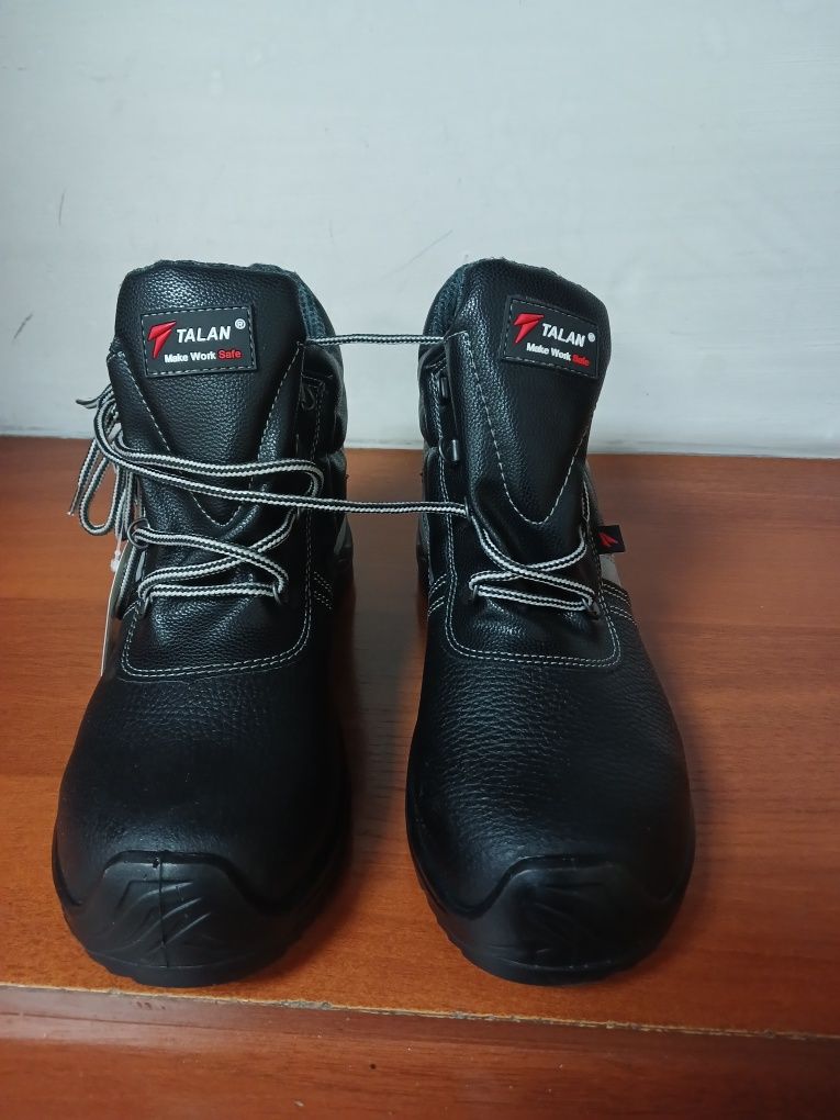 Продам новые ботинки