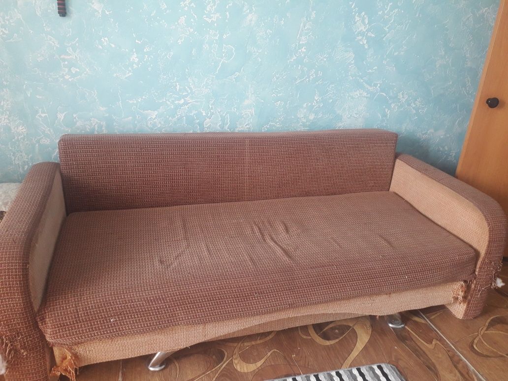 Диван коричневого цвета отдам