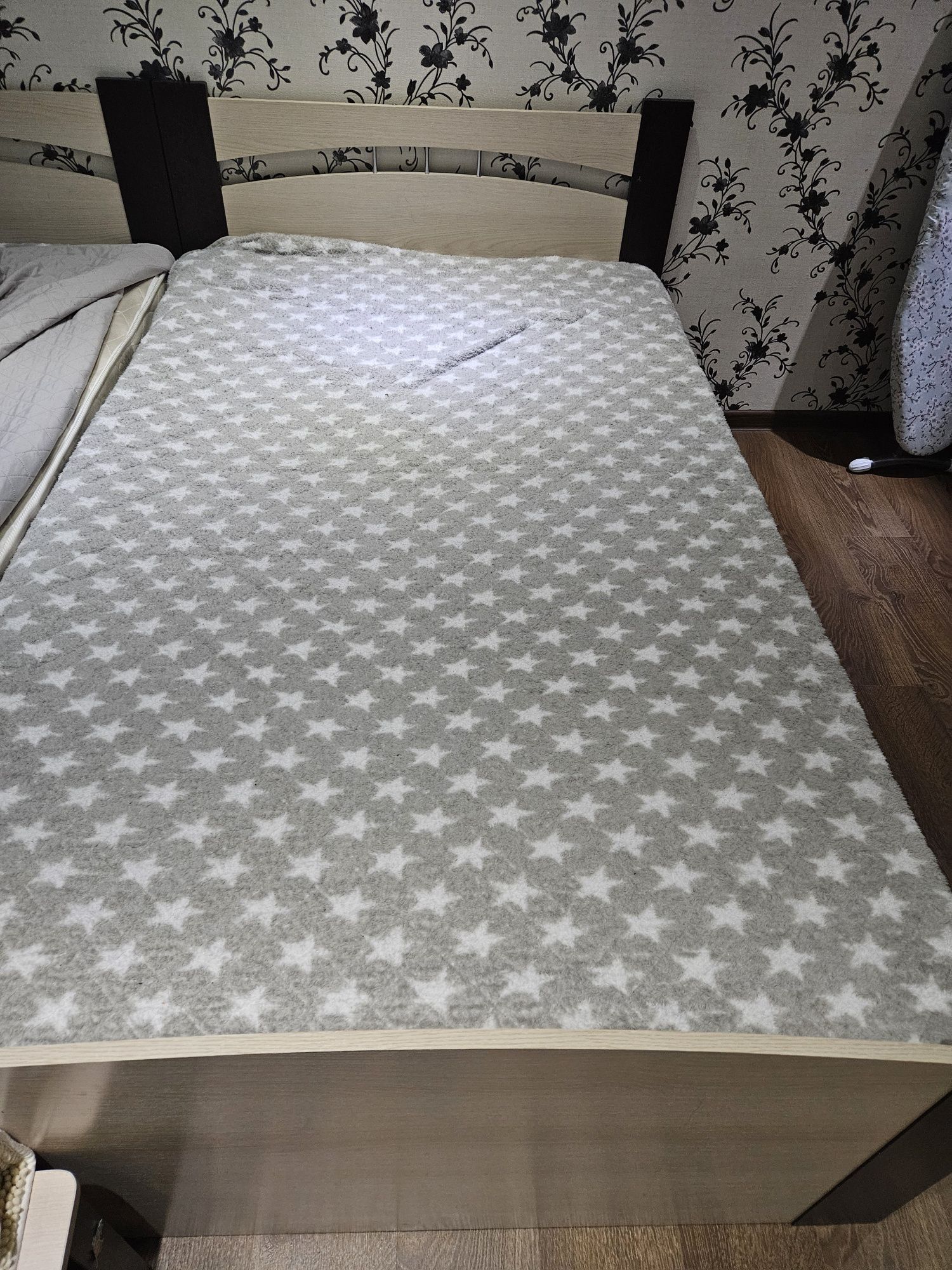 Продаётся две кровати с матрасами  ! 200x120 б/у