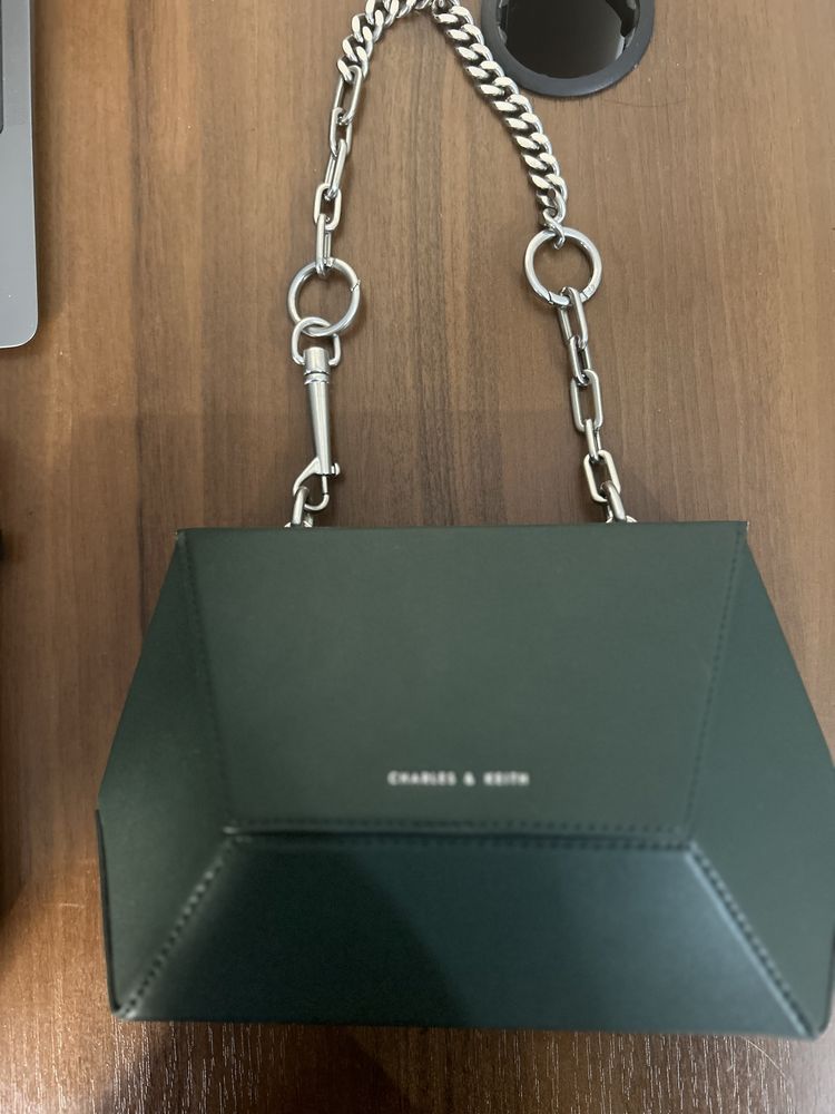 Сумка зеленая Charles & Keith