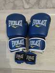 Боксерские перчатки для бокса EVERLAST оригинал в месте бинты новыйе