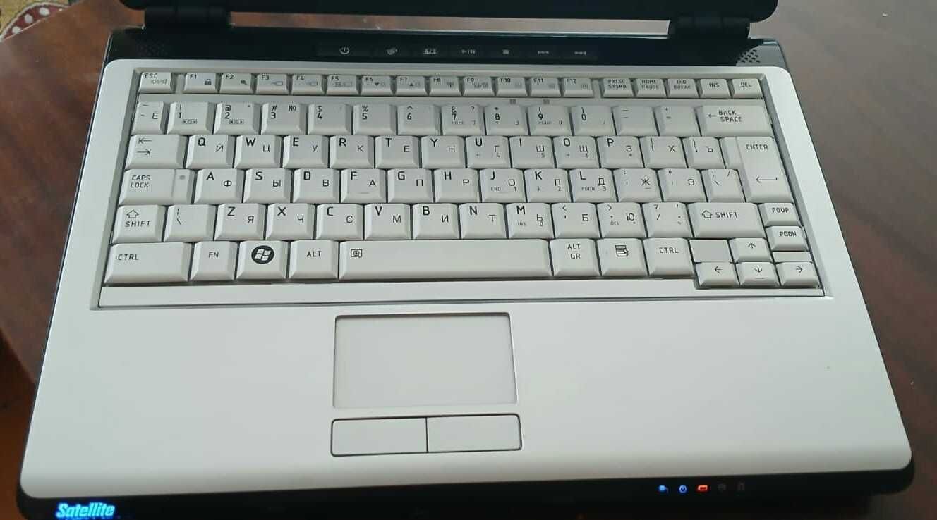 Ноутбук или нетбук Toshiba Satellite U 300 с экраном 13 дюймов