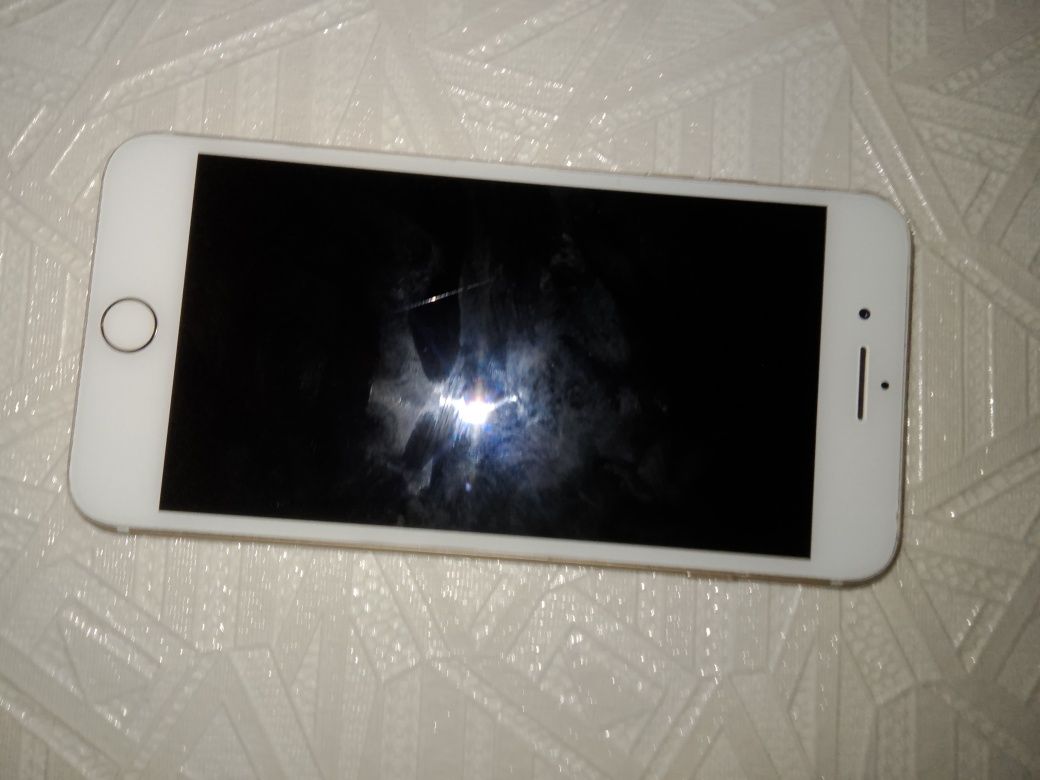 Продам айфон 7+ в хорошем состоянии