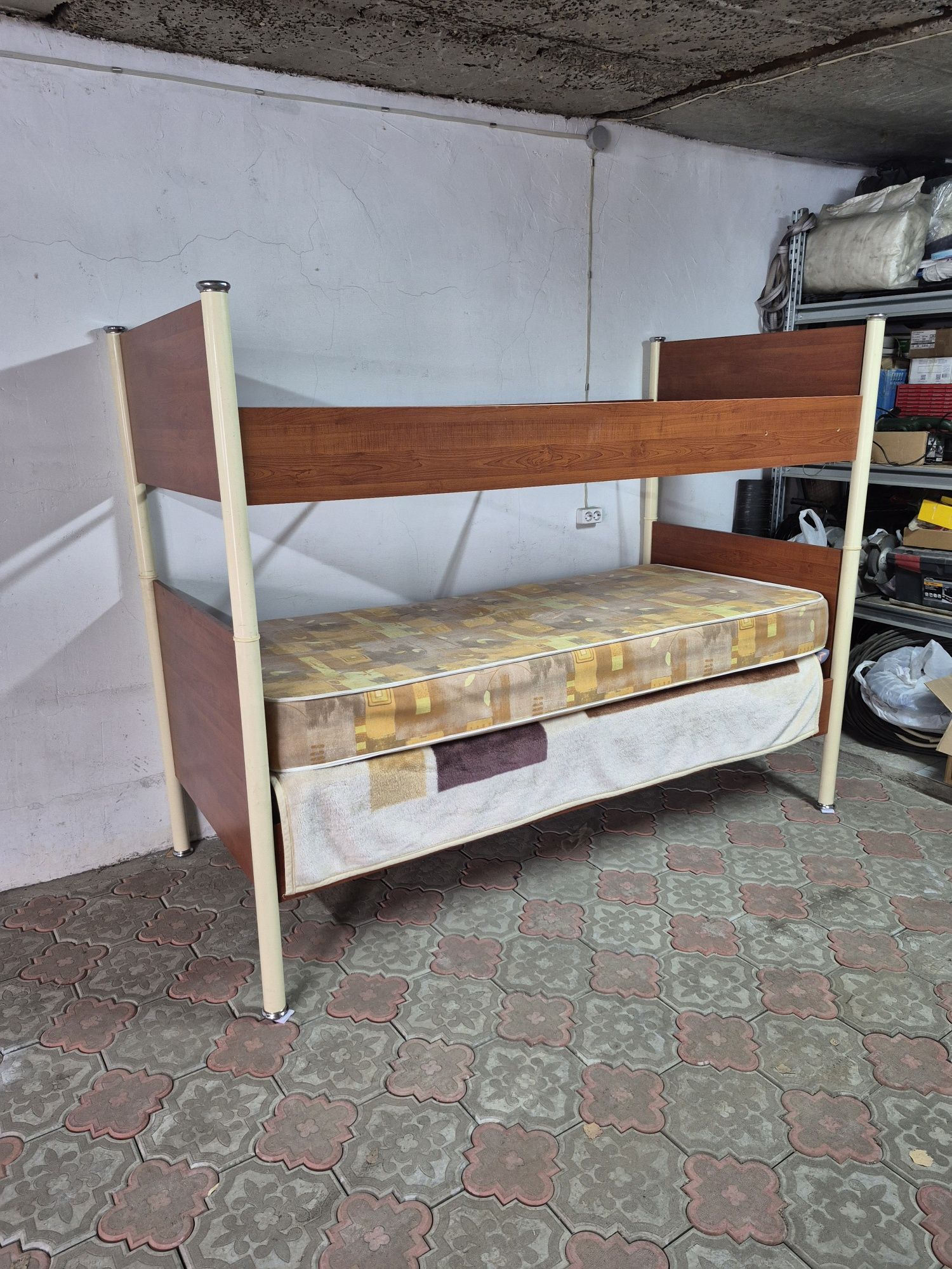 Детский  спальный  гарнитур
