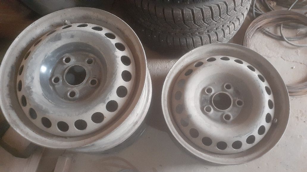 Продаётся комплект штампованных  дисков к