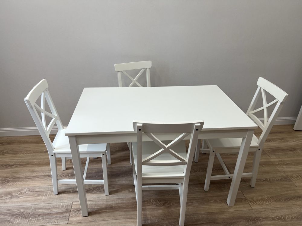Продам стол и 4 стула