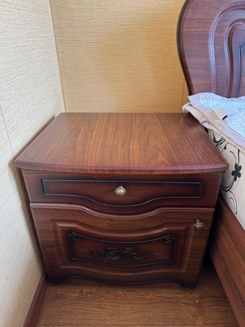 Продам спальный гарнитур Срочно