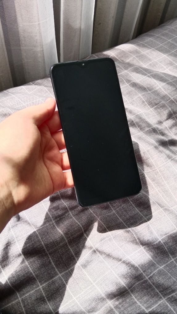 продаю Samsung A20