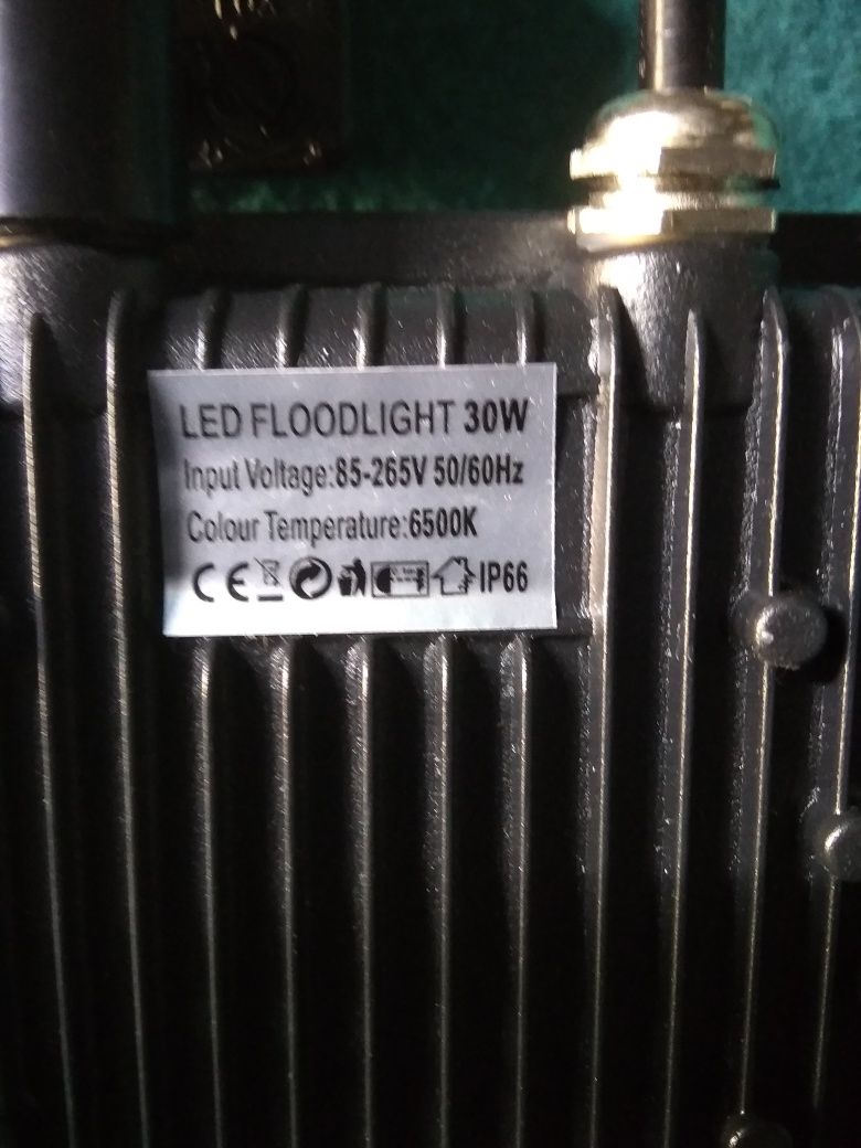 Светодиодный прожектор  с датчиком движения 30 W
