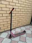 Продам трюковой самокат красного цвета