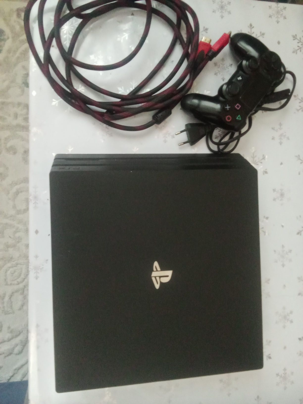 Срочно продам плэйстейшн 4+plus
