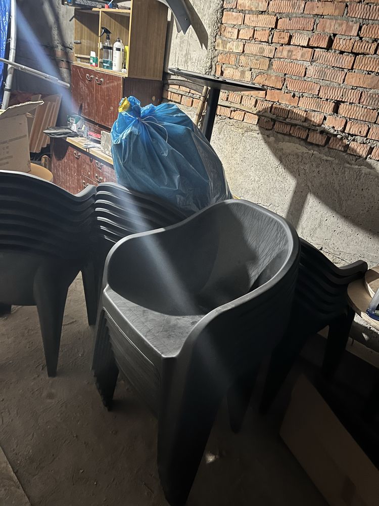 Продам стулья и столы