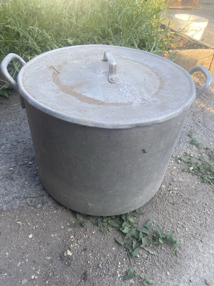 Продам кастрюлю 40 литров