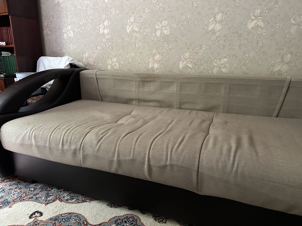 Отдам диван и стулья
