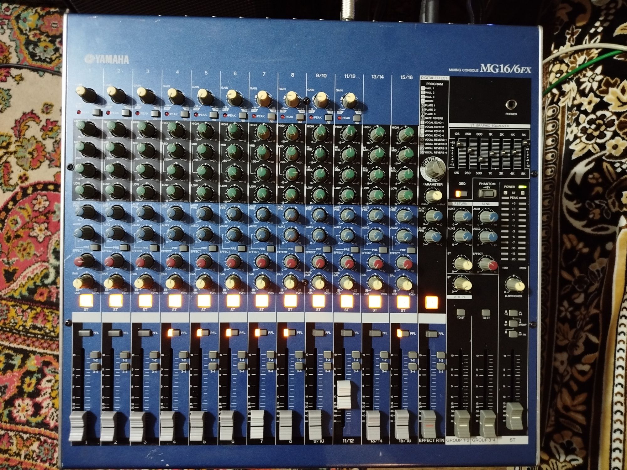 Микшерный пульт Yamaha